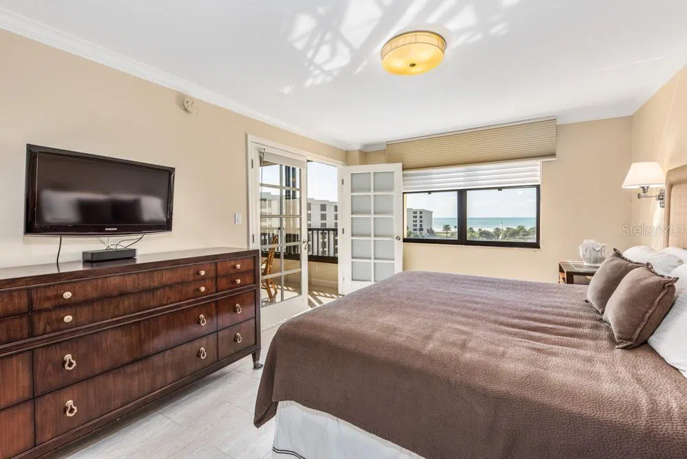 5770 MIDNIGHT PASS ROAD #605 Sarasota, FL 34242