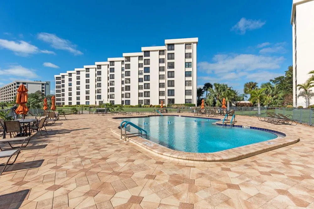 5770 MIDNIGHT PASS ROAD #605 Sarasota, FL 34242