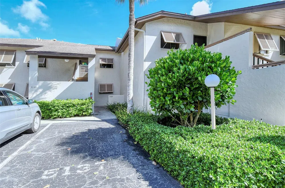 5133 WILLOW LINKS #11 Sarasota, FL 34235