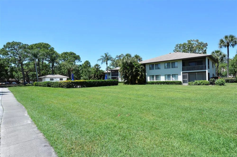 5133 WILLOW LINKS #11 Sarasota, FL 34235