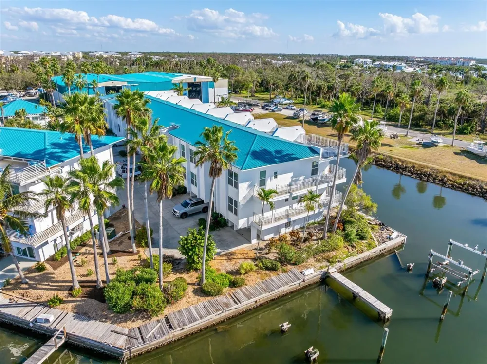 8272 HARBORSIDE CIRCLE Englewood, FL 34224