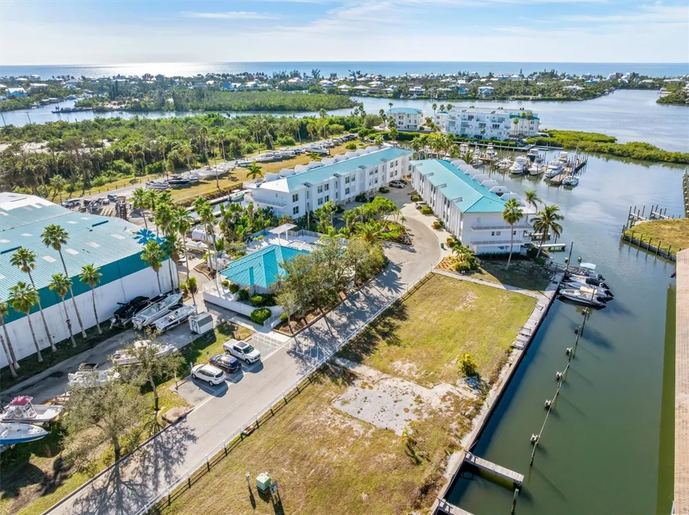 8272 HARBORSIDE CIRCLE Englewood, FL 34224