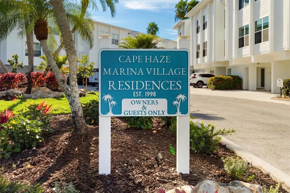 8272 HARBORSIDE CIRCLE Englewood, FL 34224