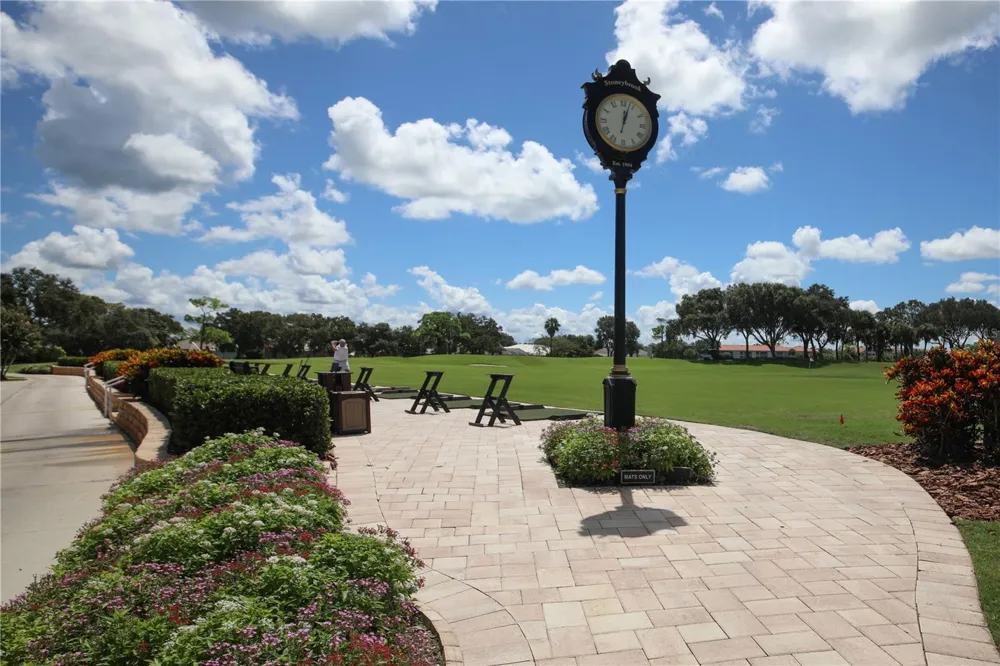 9480 HIGH GATE DRIVE #2125 Sarasota, FL 34238