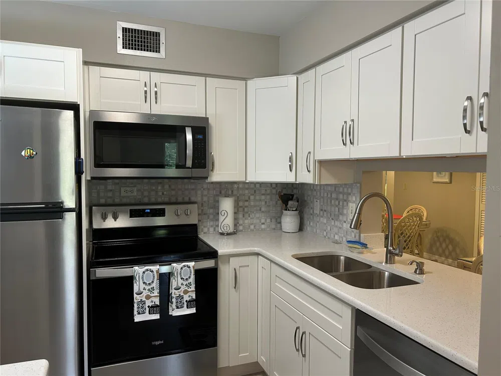 5662 GARDENS DRIVE #104 Sarasota, FL 34243