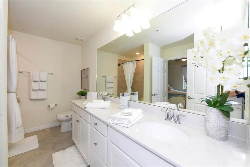 17810 GAWTHROP STREET #101 Lakewood Ranch, FL 34211
