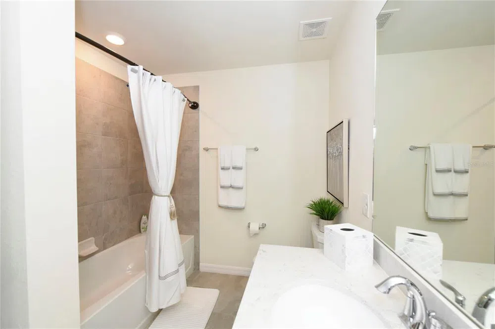 17810 GAWTHROP STREET #101 Lakewood Ranch, FL 34211