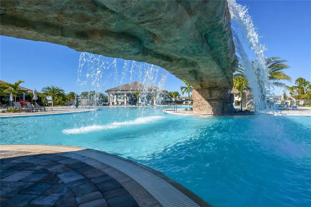 17810 GAWTHROP STREET #101 Lakewood Ranch, FL 34211