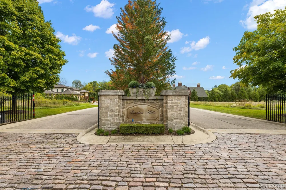 155 BRIDGEVIEW DRIVE Bloomfield Hills City, MI 48304