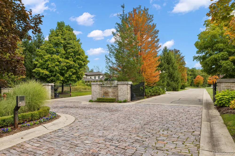 155 BRIDGEVIEW DRIVE Bloomfield Hills City, MI 48304