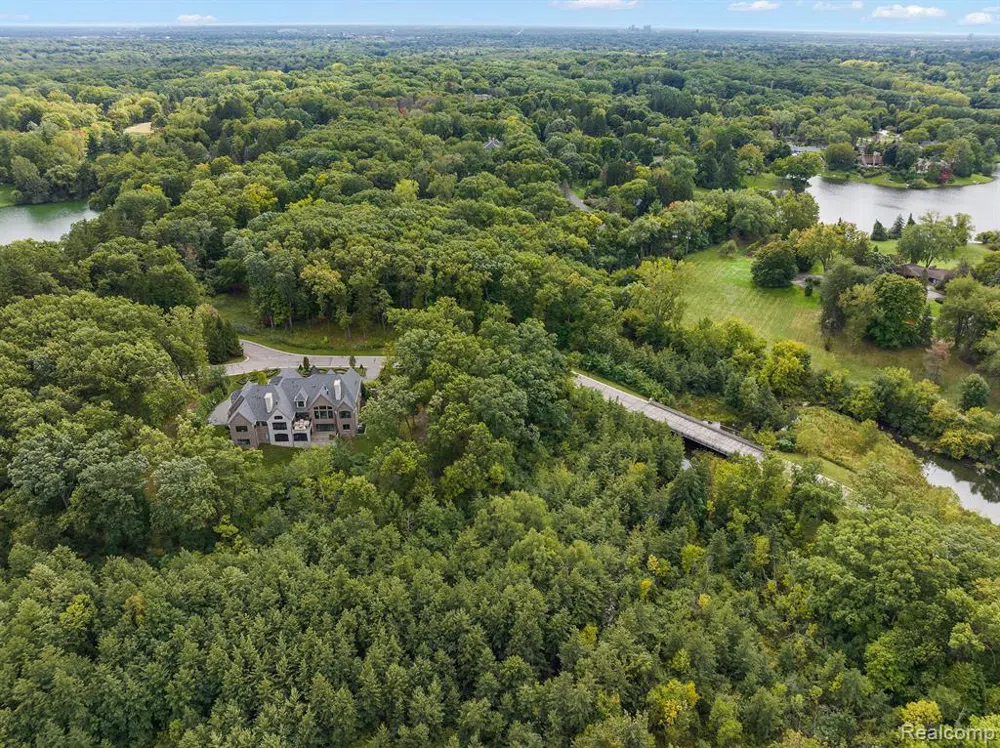 155 BRIDGEVIEW DRIVE Bloomfield Hills City, MI 48304