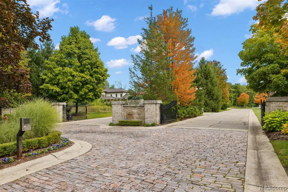 155 BRIDGEVIEW DRIVE Bloomfield Hills City, MI 48304