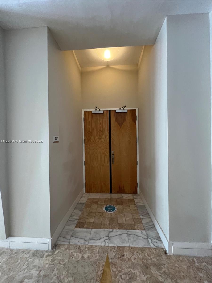 5161 Collins Ave #1711 Miami Beach, FL 33140