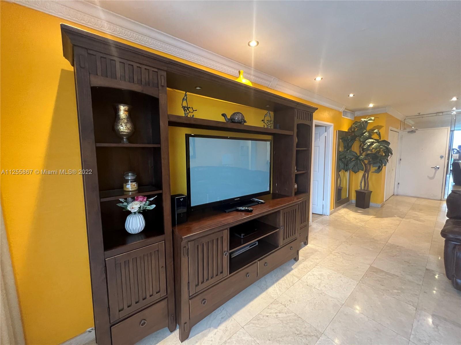 5161 Collins Ave #1711 Miami Beach, FL 33140
