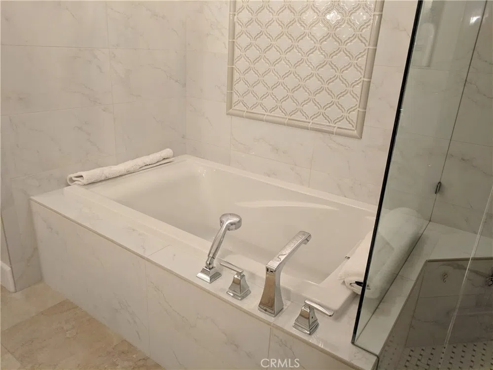 43695 Calle Las Brisas W Palm Desert, CA 92211