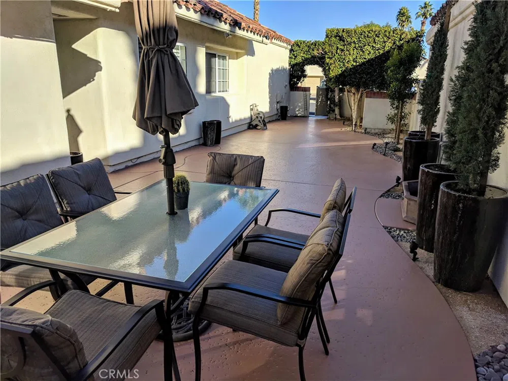 43695 Calle Las Brisas W Palm Desert, CA 92211