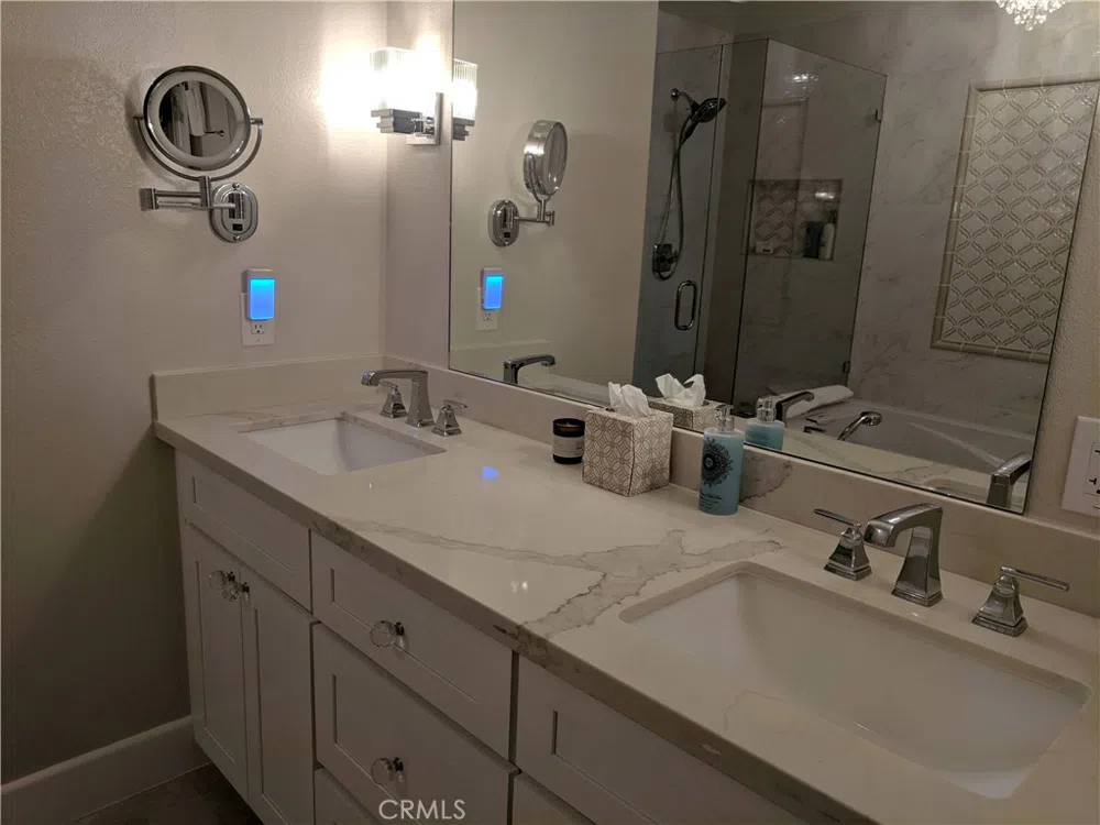 43695 Calle Las Brisas W Palm Desert, CA 92211