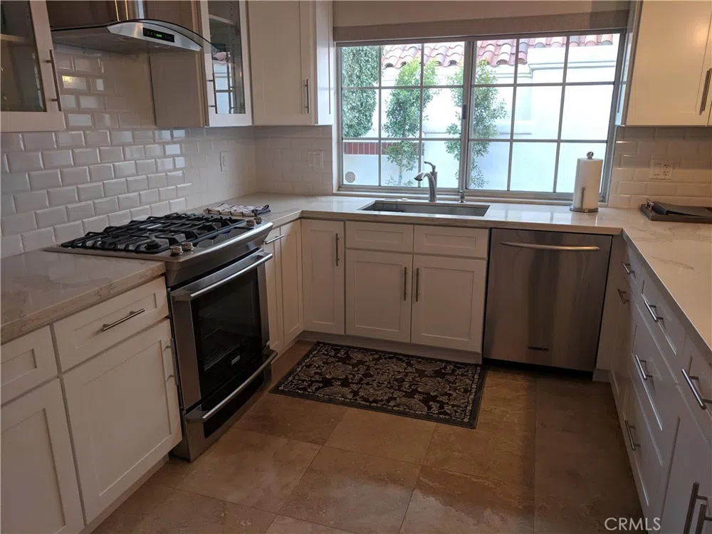 43695 Calle Las Brisas W Palm Desert, CA 92211