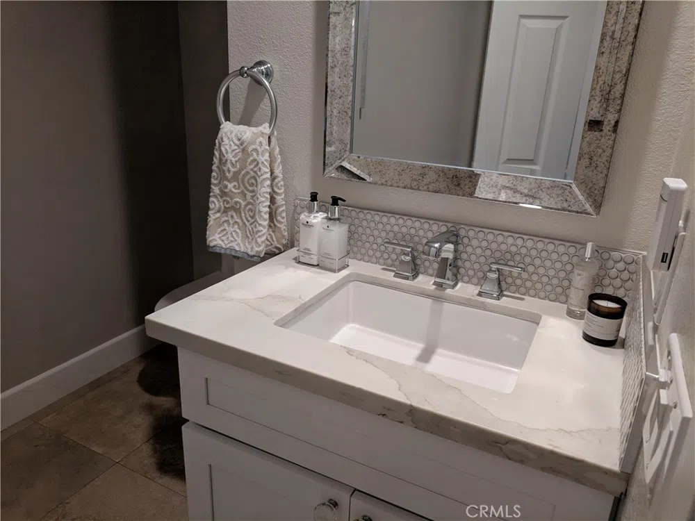 43695 Calle Las Brisas W Palm Desert, CA 92211