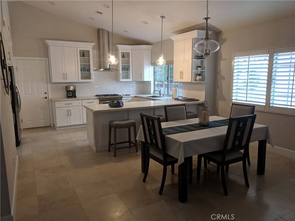 43695 Calle Las Brisas W Palm Desert, CA 92211