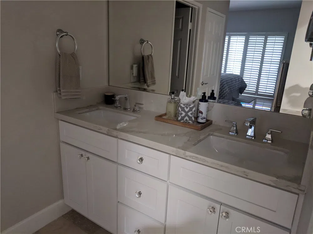 43695 Calle Las Brisas W Palm Desert, CA 92211