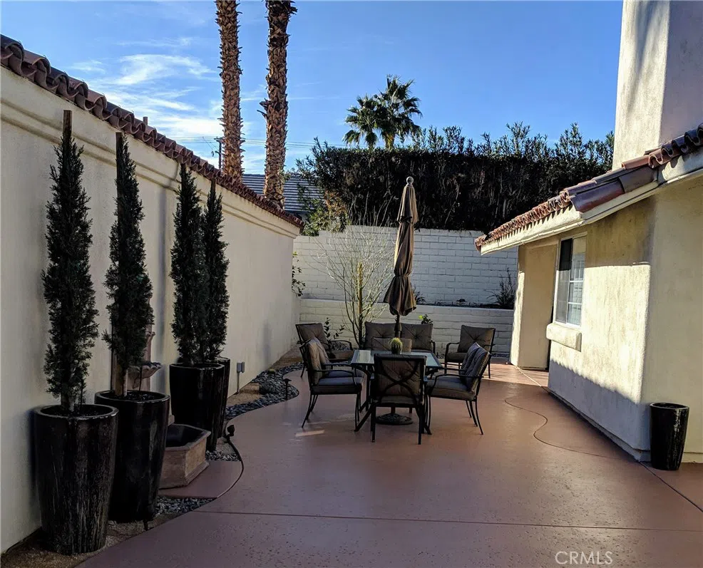 43695 Calle Las Brisas W Palm Desert, CA 92211