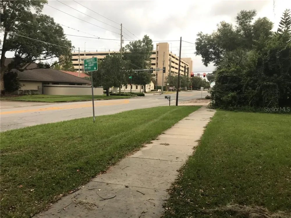 315 SINCLAIR AVENUE Tavares, FL 32778