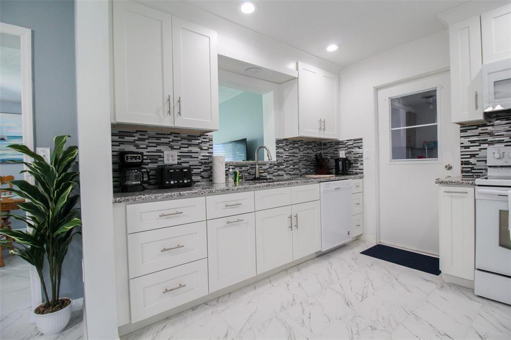 2521 BISMARK WAY Sarasota, FL 34231