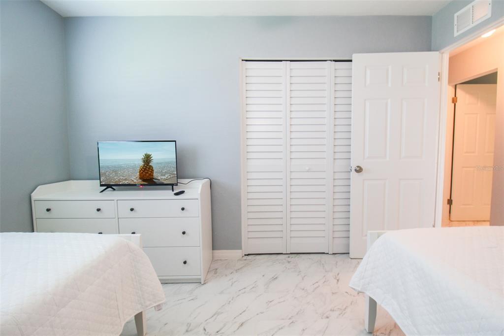 2521 BISMARK WAY Sarasota, FL 34231