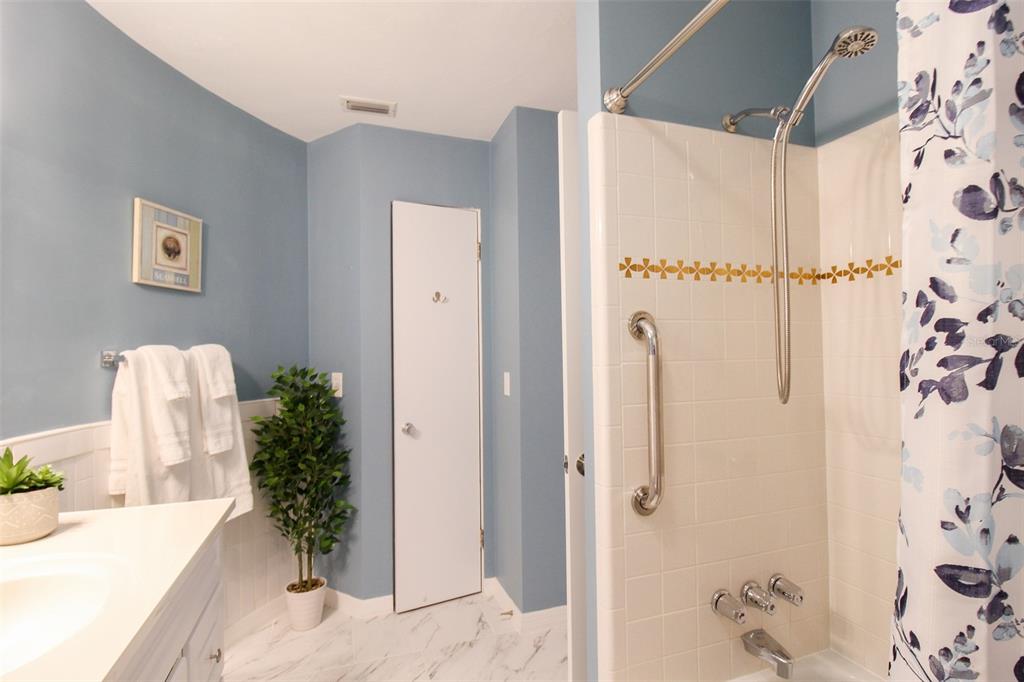 2521 BISMARK WAY Sarasota, FL 34231