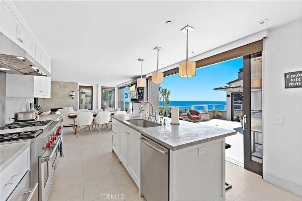 160 Saint Anns Drive #D Laguna Beach, CA 92651