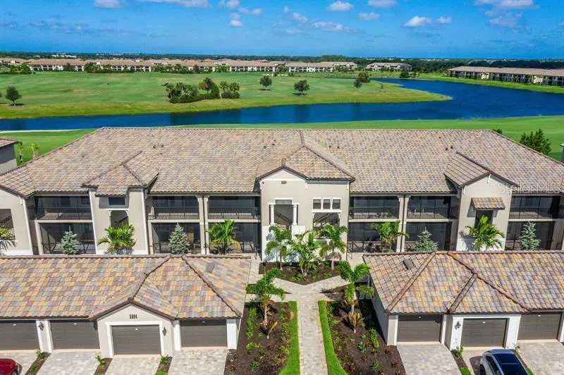 5664 PALMER CIRCLE #202 Bradenton, FL 34211