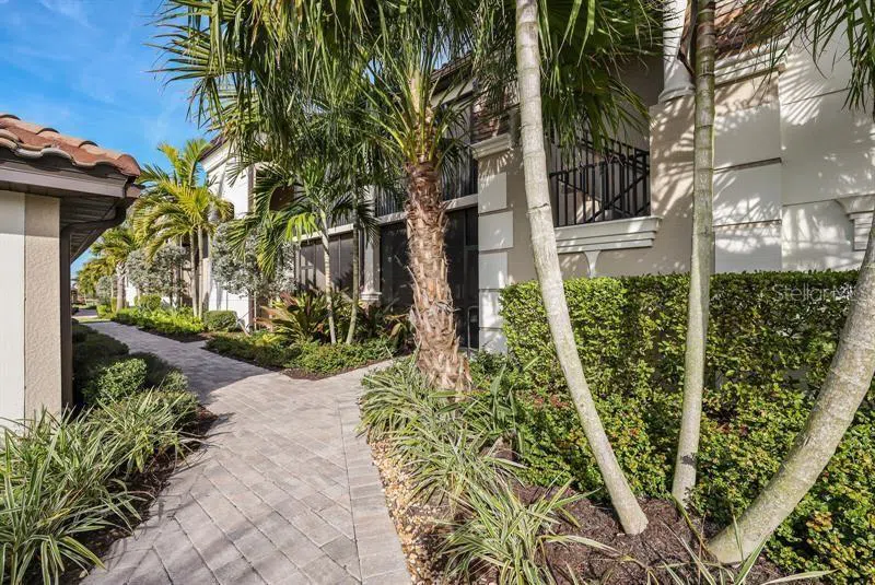 5664 PALMER CIRCLE #202 Bradenton, FL 34211