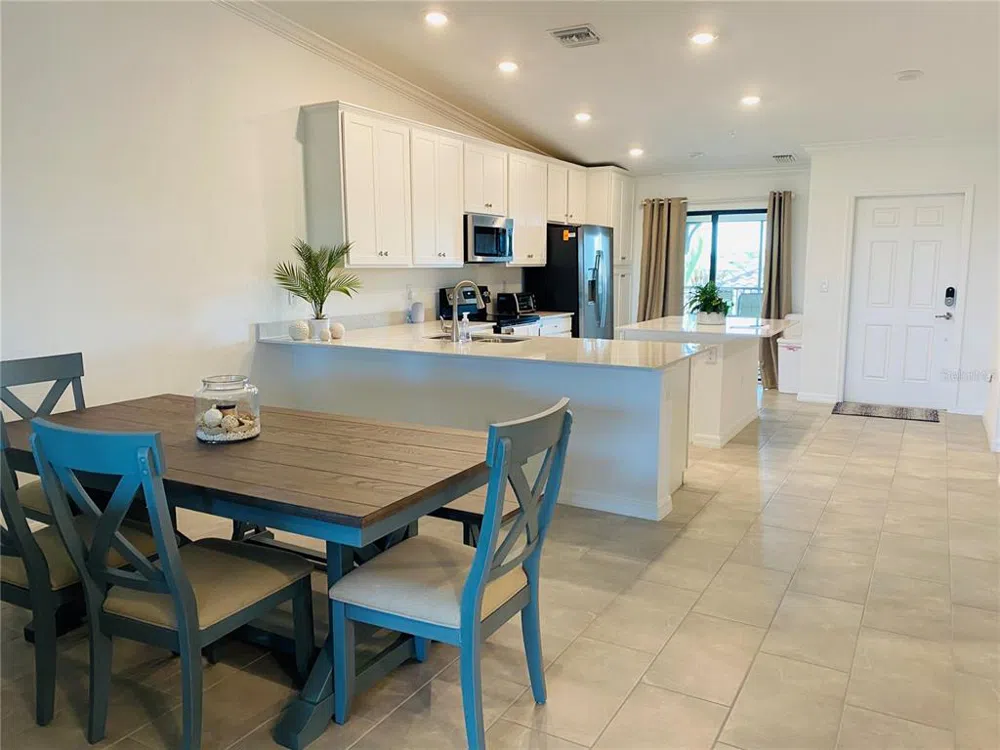 5664 PALMER CIRCLE #202 Bradenton, FL 34211