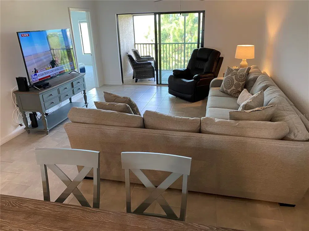 5664 PALMER CIRCLE #202 Bradenton, FL 34211