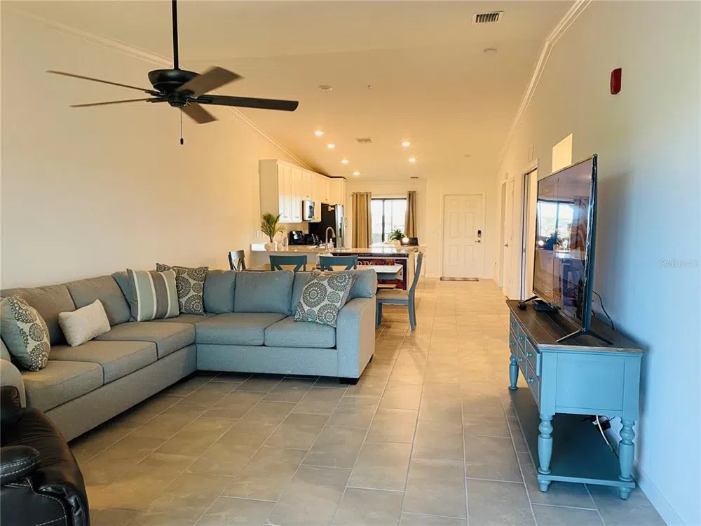 5664 PALMER CIRCLE #202 Bradenton, FL 34211