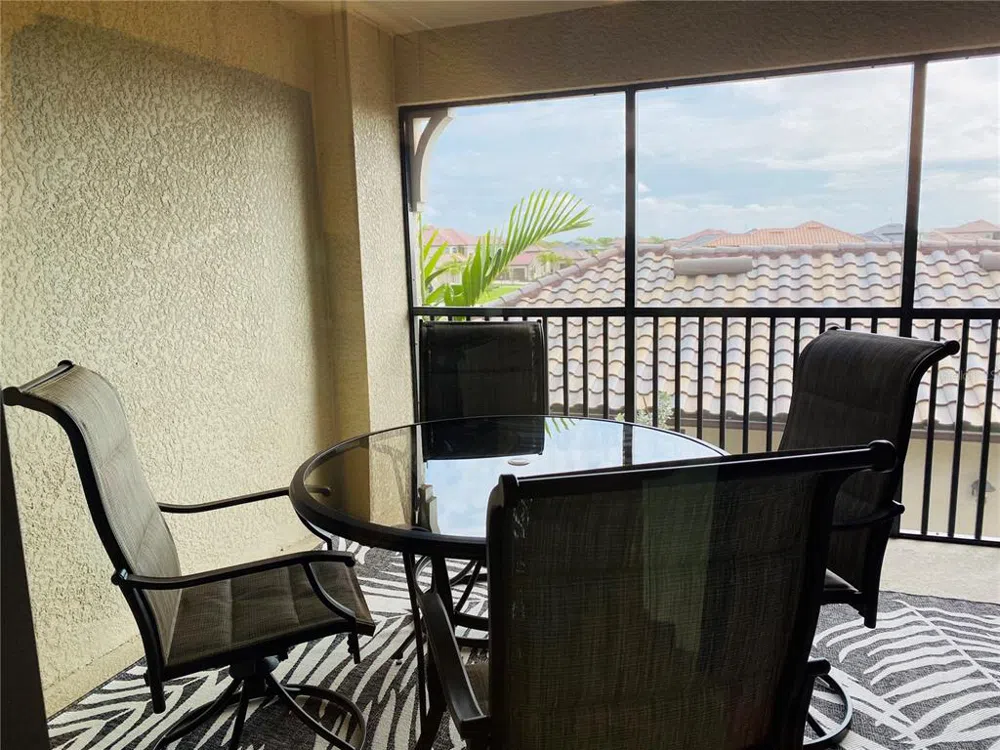5664 PALMER CIRCLE #202 Bradenton, FL 34211