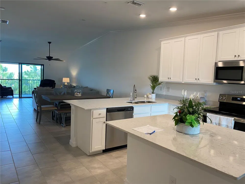 5664 PALMER CIRCLE #202 Bradenton, FL 34211