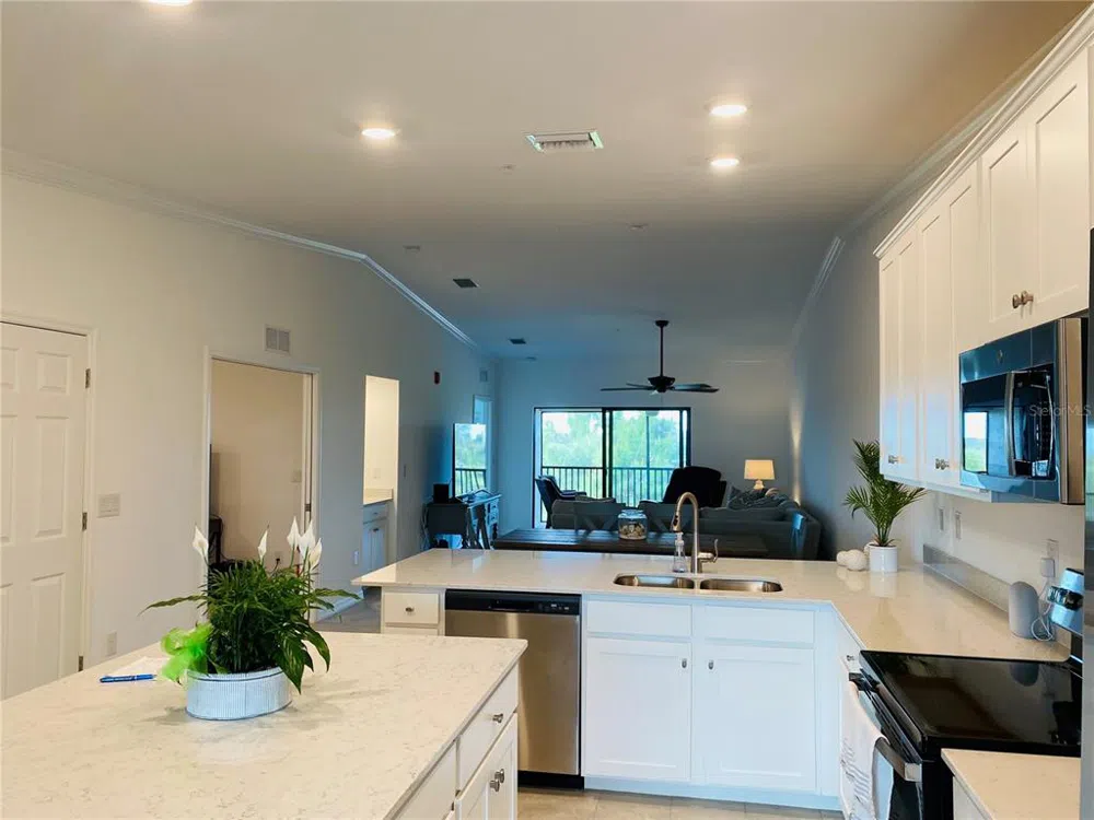 5664 PALMER CIRCLE #202 Bradenton, FL 34211