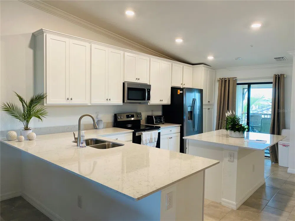5664 PALMER CIRCLE #202 Bradenton, FL 34211
