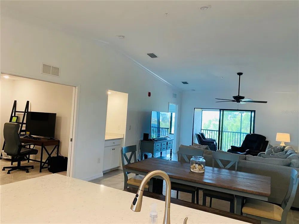 5664 PALMER CIRCLE #202 Bradenton, FL 34211