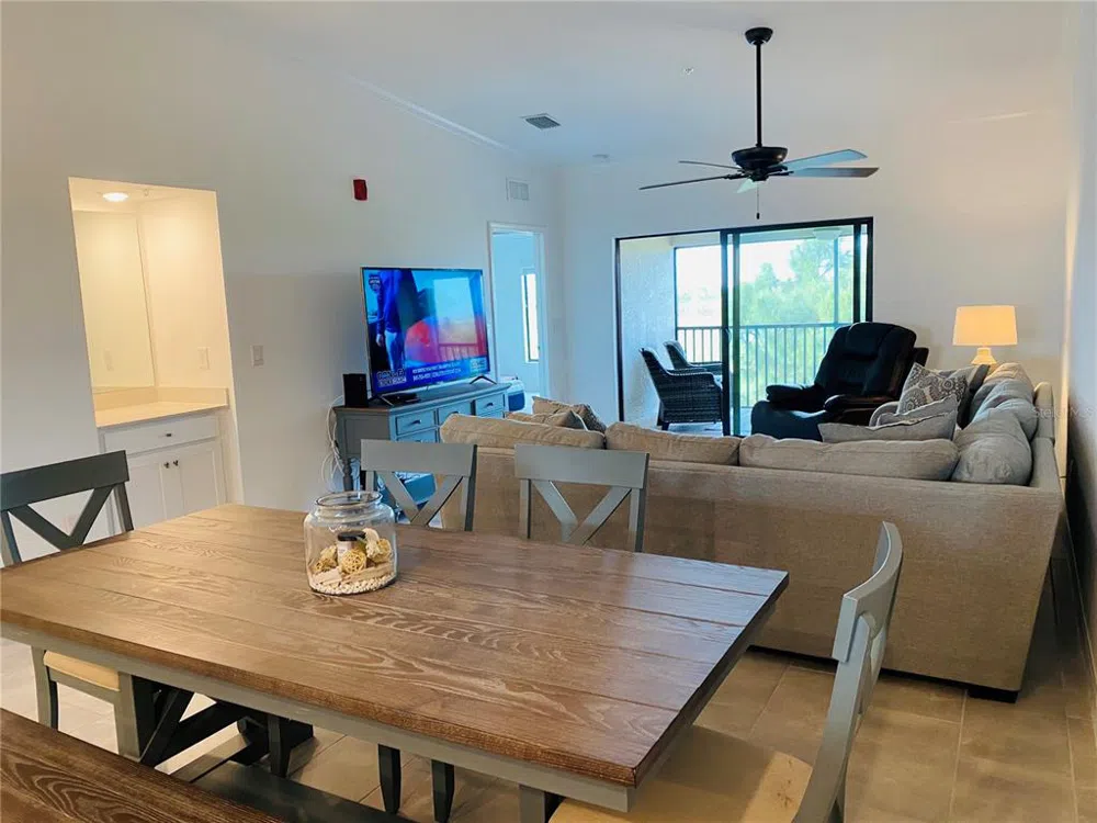 5664 PALMER CIRCLE #202 Bradenton, FL 34211