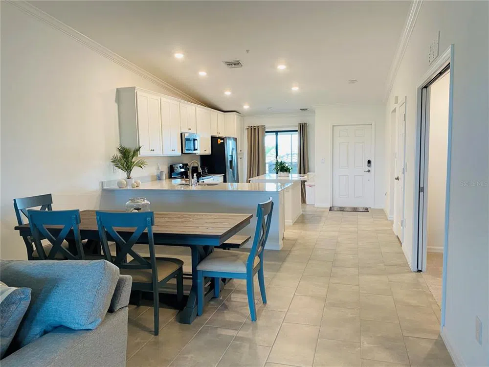 5664 PALMER CIRCLE #202 Bradenton, FL 34211