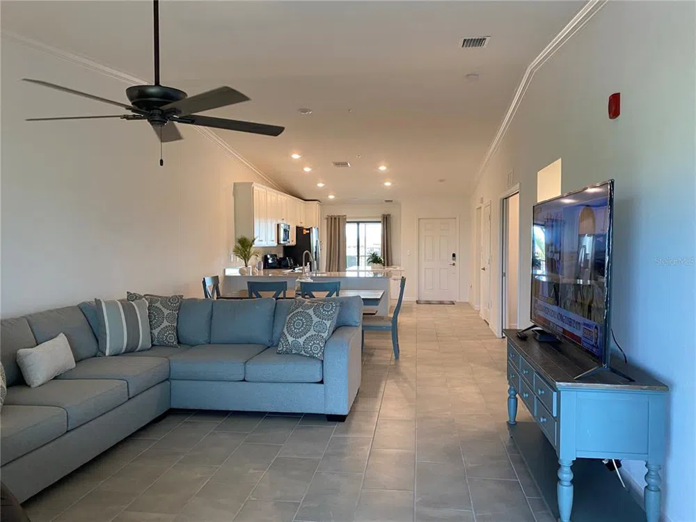 5664 PALMER CIRCLE #202 Bradenton, FL 34211