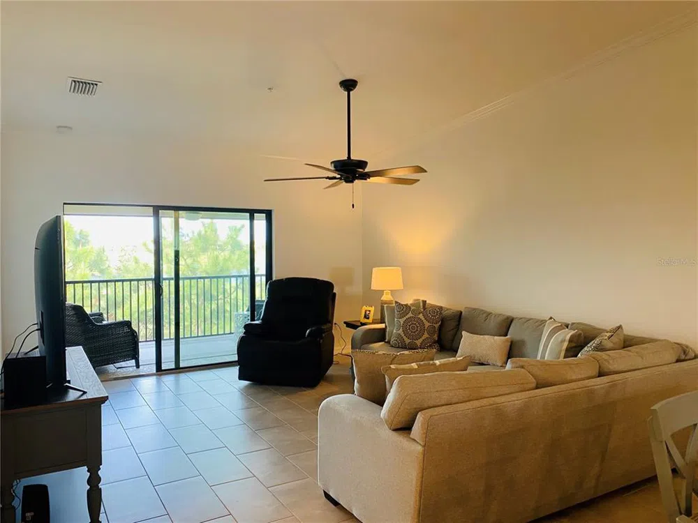 5664 PALMER CIRCLE #202 Bradenton, FL 34211