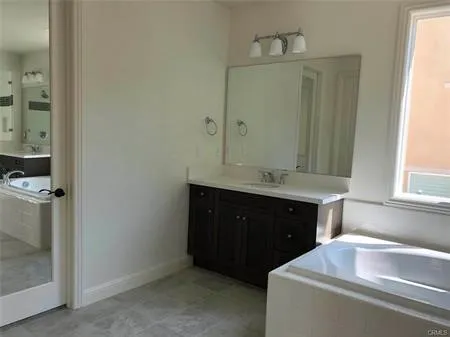 40 Barberry Lake Forest, CA 92630