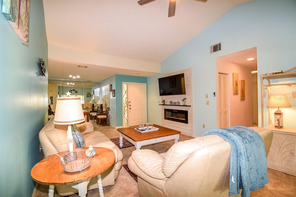243 SOUTHAMPTON LANE #273 Venice, FL 34293