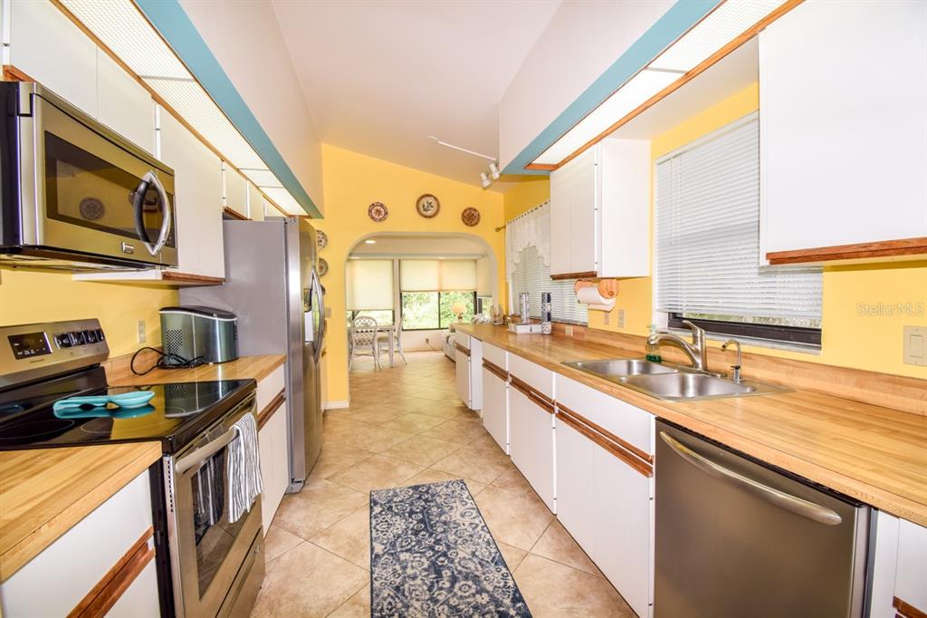 243 SOUTHAMPTON LANE #273 Venice, FL 34293