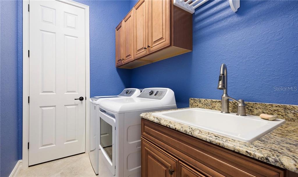 5543 ARNIE LOOP Bradenton, FL 34211