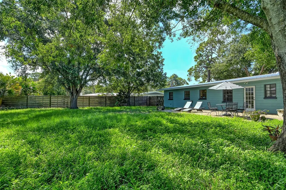 2309 LYNN STREET Sarasota, FL 34231